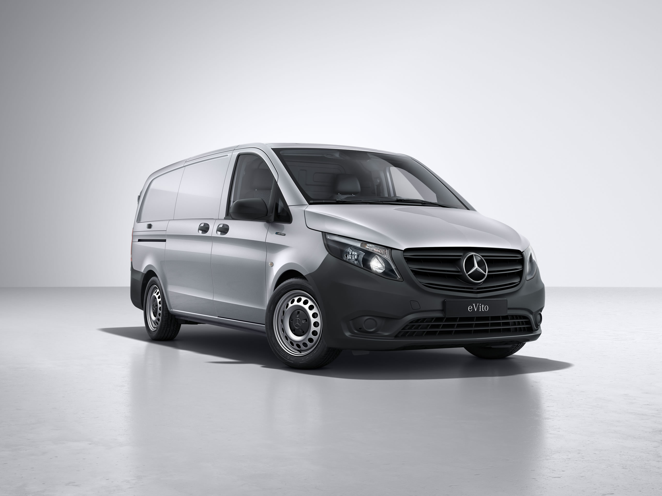 Teraz aj na „predposlednú míľu“: nové skriňové vozidlo Mercedes Benz eVito s väčšou kapacitou akumulátora