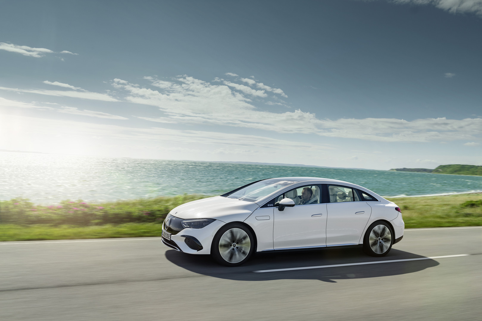 EQE: nový pokrokový elektrický biznis sedan