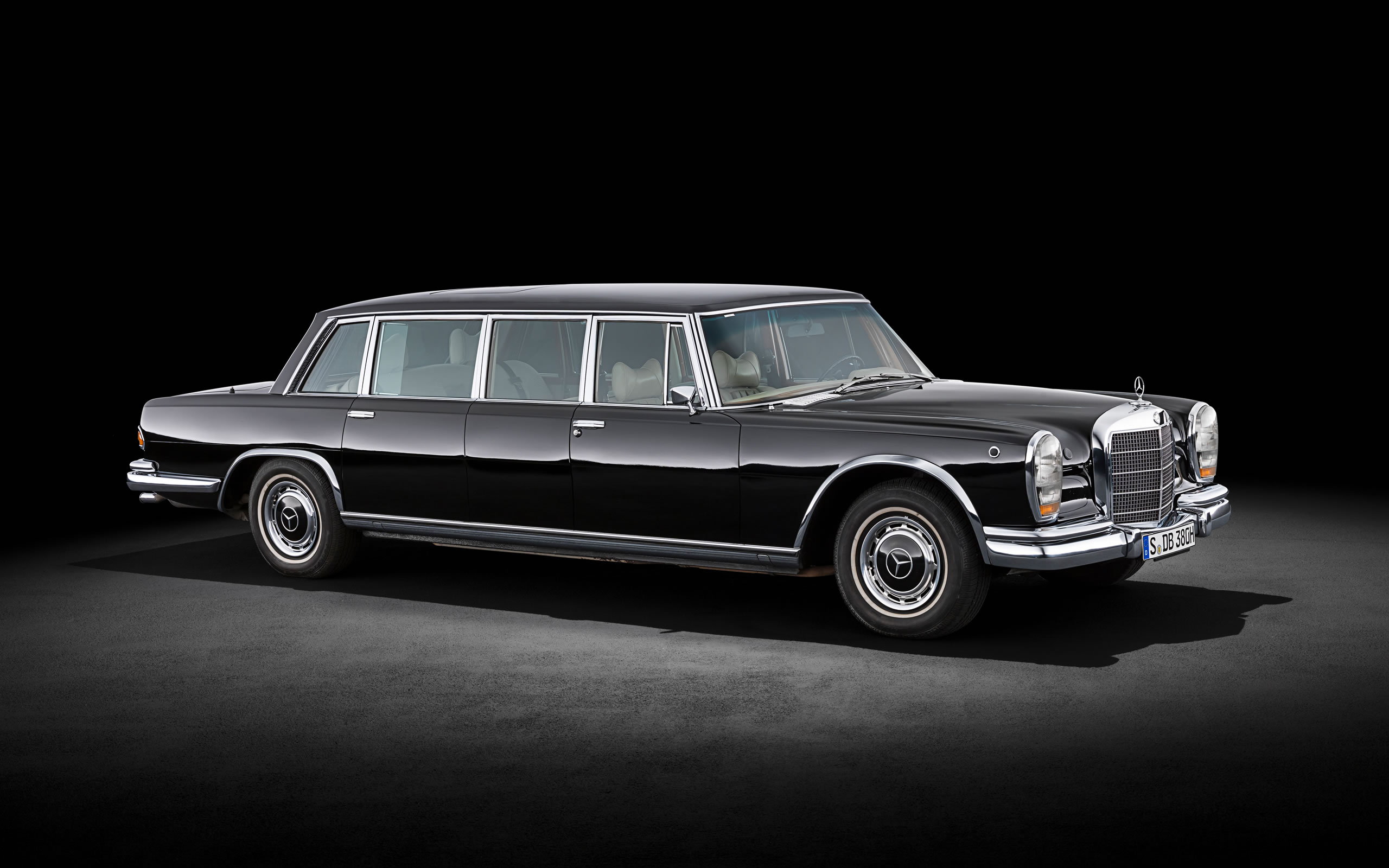 Automobilová dokonalosť: Mercedes-Benz 600 „Veľký Mercedes“ (W 100) oslávil svoju premiéru v roku 1963