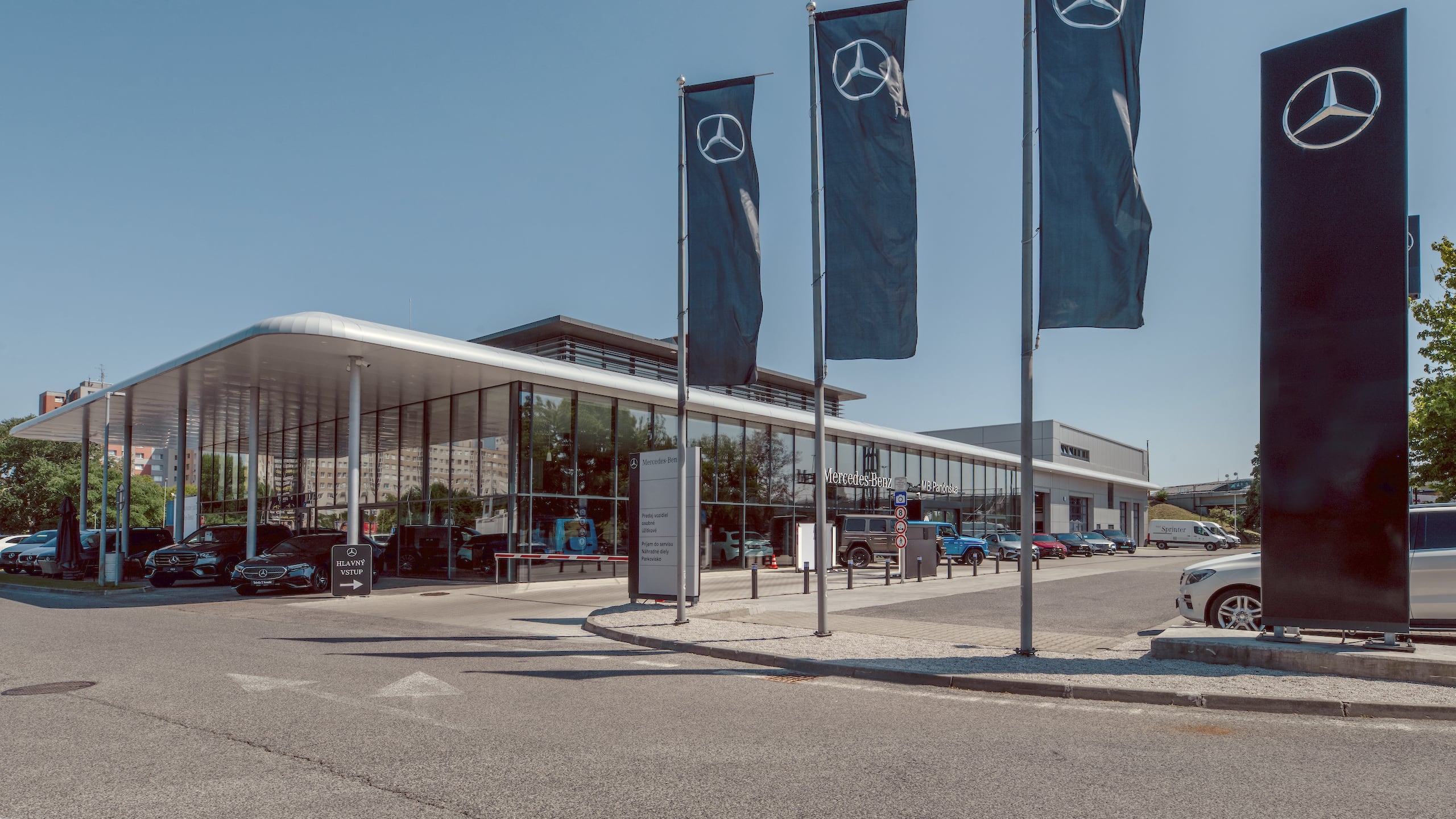 MB Panónska Showroom vchod