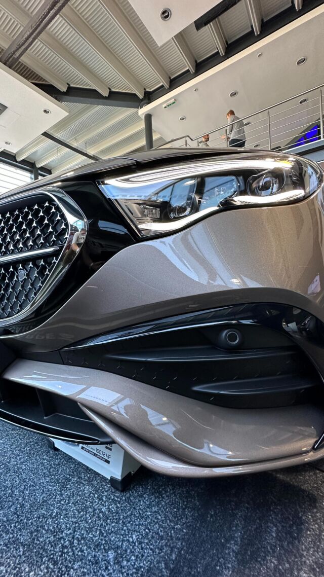 Úplne Nová Trieda E už na Vás čaká v našom showroome! 
Príďte si sadnúť za jej volant a okúsiť dokonalosť na vlastnej koži.

.
.
.
#Mercedes #MercedesBenz
#TheNew #EClass