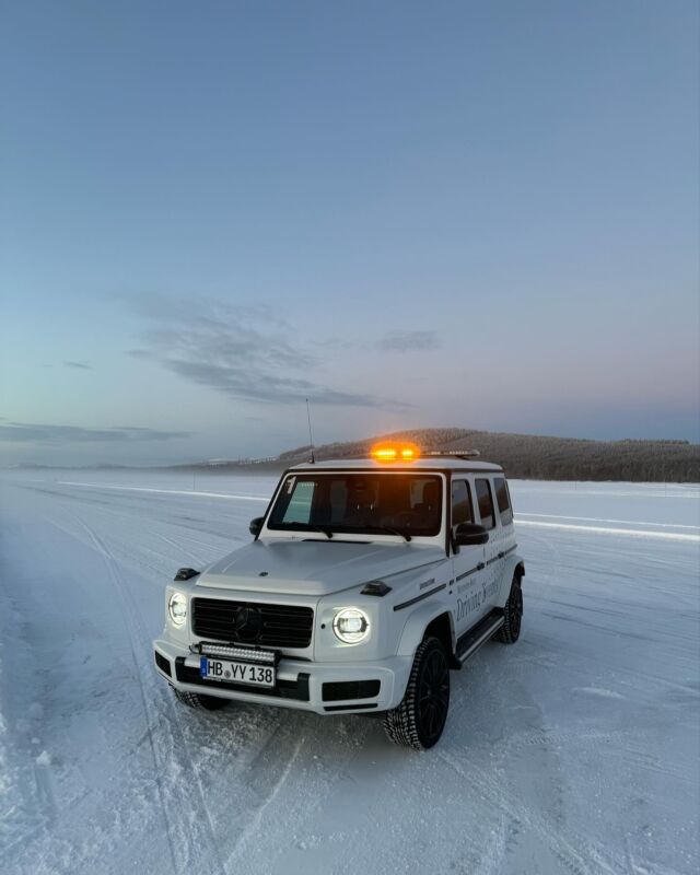 Nebudeme Vám klamať. Februárové Laponsko nám neuveriteľne prirástlo k srdcu a každý rok sa sem s našimi zákazníkmi veľmi radi vraciame aby sme si vyskúšali jazdy na zamrznutom jazere. Tento rok mala hrúbka ľadu až 70cm a vyskúšali sme si zimu s teplotami od -25 do -37 stupňov 🥶

Ďakujeme @mercedesbenz a @bkp_driving_events za zážitky a tešíme sa o rok ⭐️