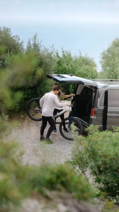 Zažite jeseň naplno – s bicyklom, výbavou a pohodlím v novej Triede V.
Viac priestoru, viac štýlu, viac možností – už od 649 € mesačne s financovaním Agility.
Objavte ponuku a všetky výhody Triedy v MB Panónska.

#MercedesBenz #MBPanonska #TriedaV #MercedesTriedaV #JesenneDobrodruzstvo #MercedesLife #MercedesStyle #AgilityFinancovanie #MercedesSlovensko #VasaCestaZacinaTu