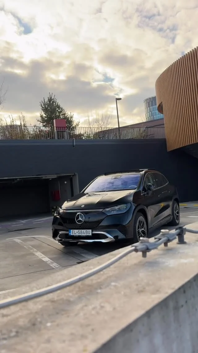 Najlepšie mestské auto? 🏙️😍
Mercedes-Benz EQE 350+
.
.
Mercedes EQE
Mercedes elektrické auto 
Elektricky Mercedes 
Auto do mesta 
Panonska EQE
.
#mbpanonska #mercedesbenz #mercedes #benz #edunex #cars #eqe #elektric